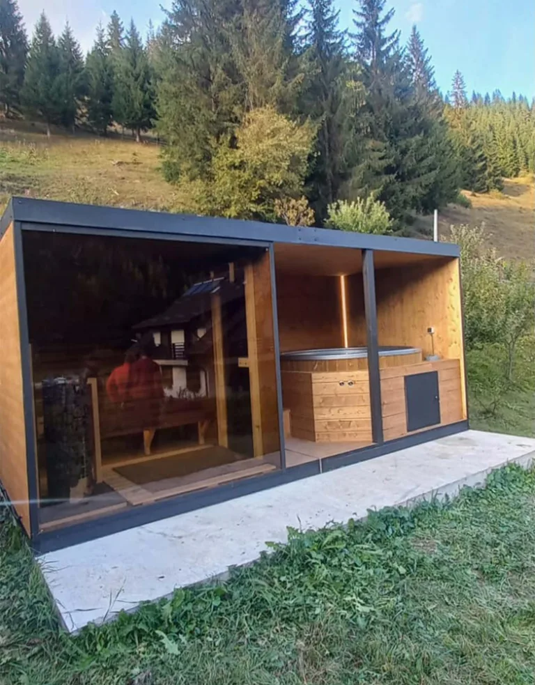Drewniana Sauna ogorodowa na zewnątrz